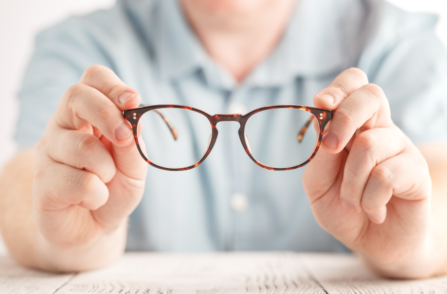 איך יודעים מספר משקפיים